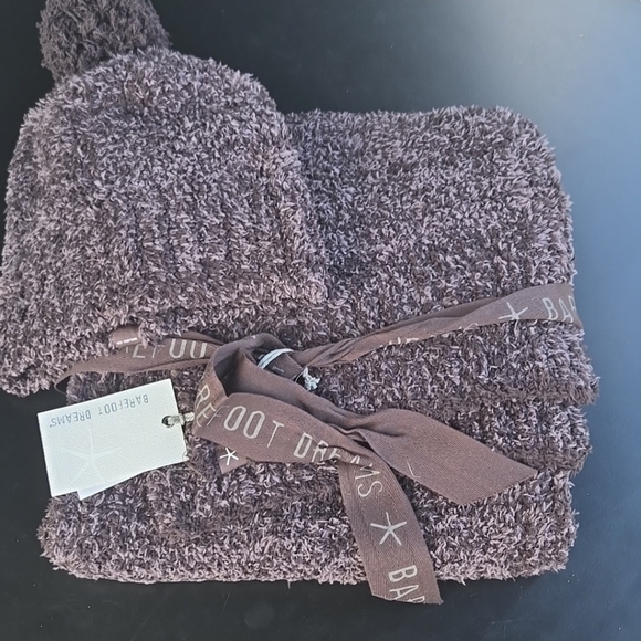 NWT Retail 118 Barefoot Dreams CozyChic Pom Pom Espresso Cocoa Beanie Scarf Set - Picture 6 of 6